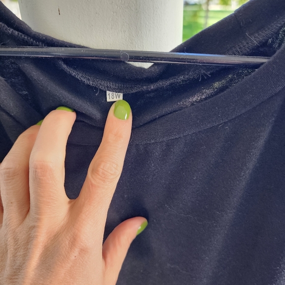 Long-sleeved T-Shirt w/ 3 accent buttons on left shoulder - Picture 2 of 3